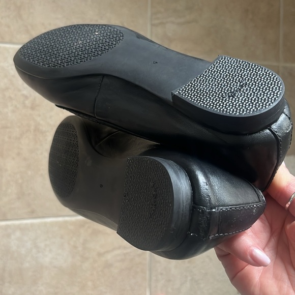 Tory Burch Black Leather Ballet Flats with large Golden Logo - Picture 10 of 12